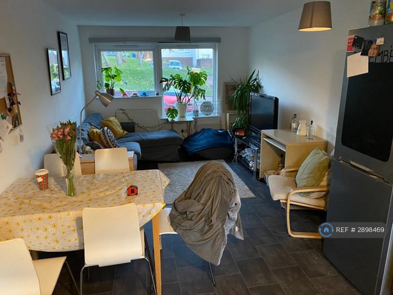 4 bedroom flat in Ark Lane, Glasgow, G31 (4 bed) (#2898469)