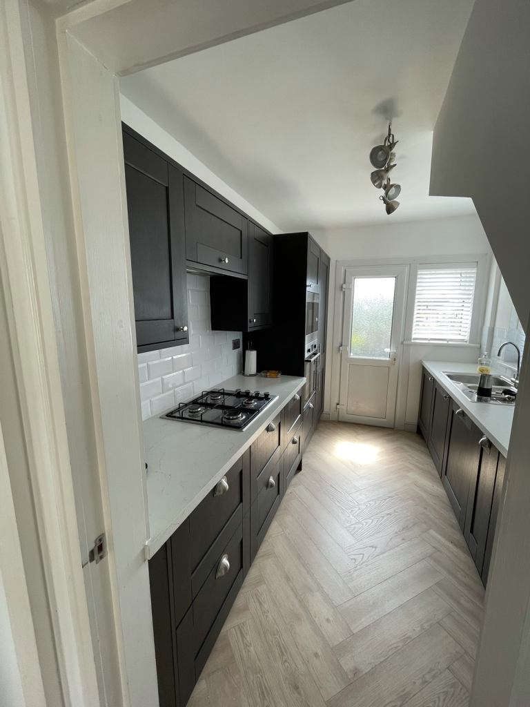 Heartwood Renovations - Joinery - plastering - Tiling - Bathrooms - Kitchens - All trades 