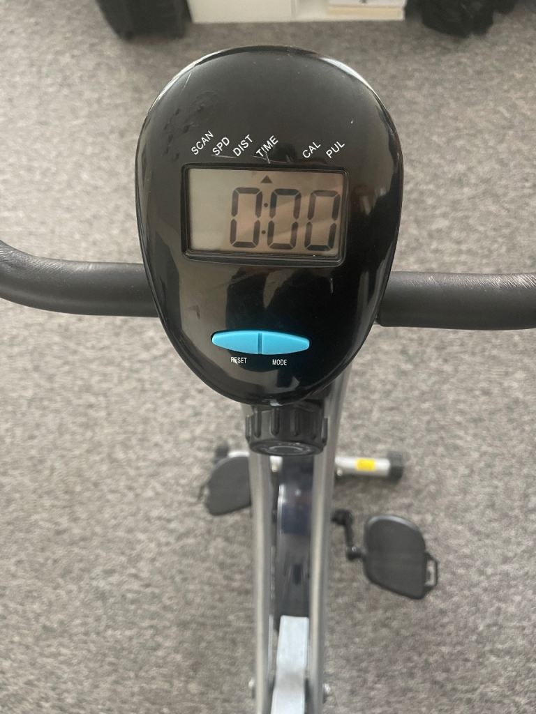 Foldable exercise bike 