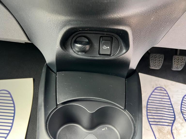 2017 Toyota Yaris 1.5 VVT-i Icon Tech Euro 6 5dr HATCHBACK Petrol Manual