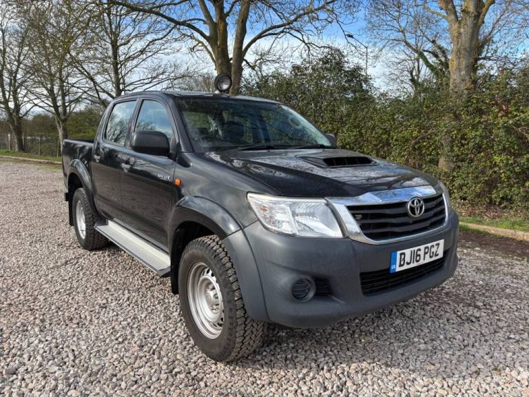 2016 Toyota Hilux 2.5 D-4D Active Pickup Extended Cab 4dr Diesel Manual 4WD Euro 5 (144 ps) Picku...