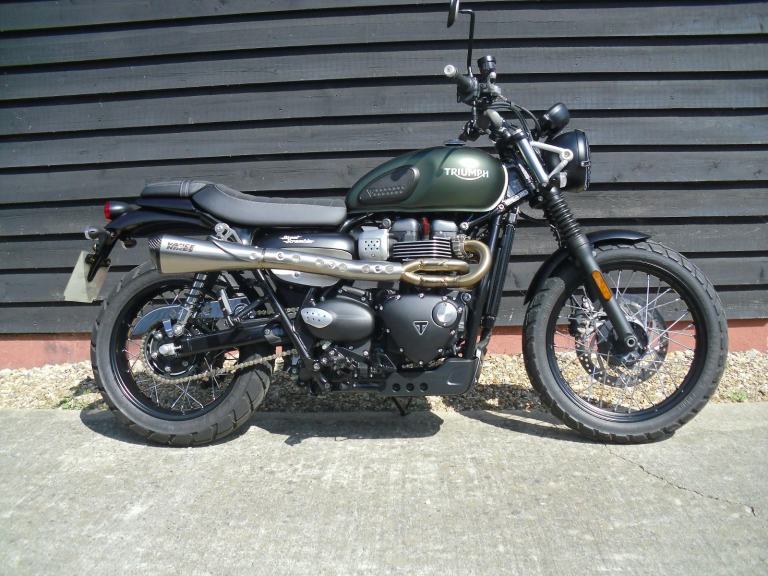 TRIUMPH STREET SCRAMBLER 900 , 1 OWNER , 1188 MILES , VANCE AND HINES EXHAUST .