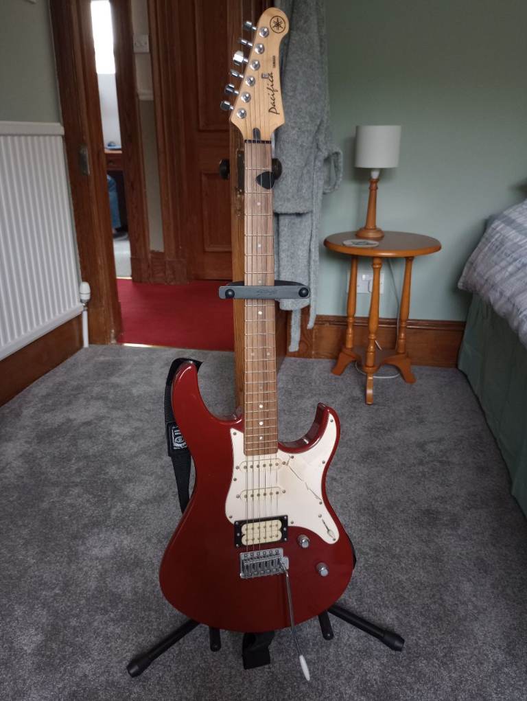 Yamaha Pacifica Electric Guitar and Line 6 Spider III Amp
