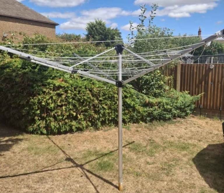 Rotary Washing Line – Good Condition, Ready to Use