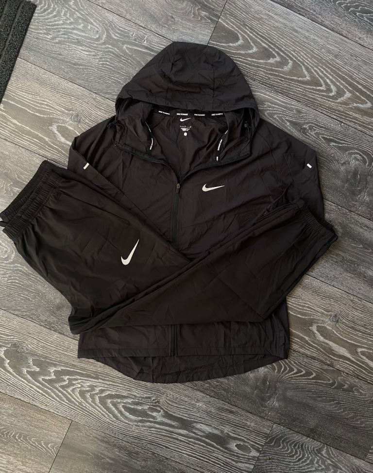 Nike Windrunner black tracksuit size M