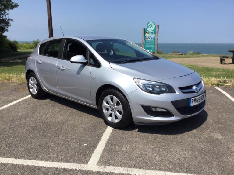 2015 Vauxhall Astra 1.4i 16V Design 5dr 2 owner 37124 miles full Vauxhall service history  HATCHB...