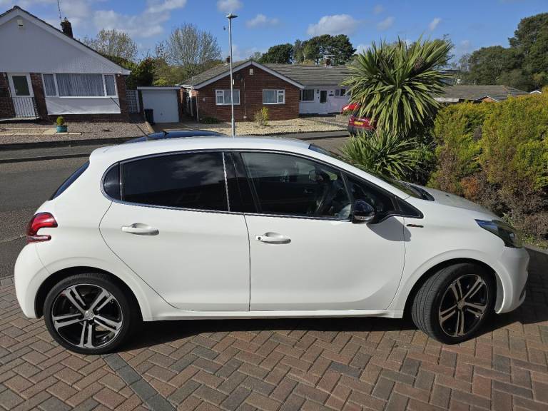 Peugeot, 208, Hatchback, 2017, Automatic, 1199 (cc), 5 doors