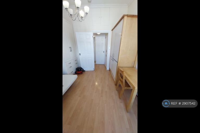 Studio flat in Berrylands Road, Surbiton, KT5 (#2907542)