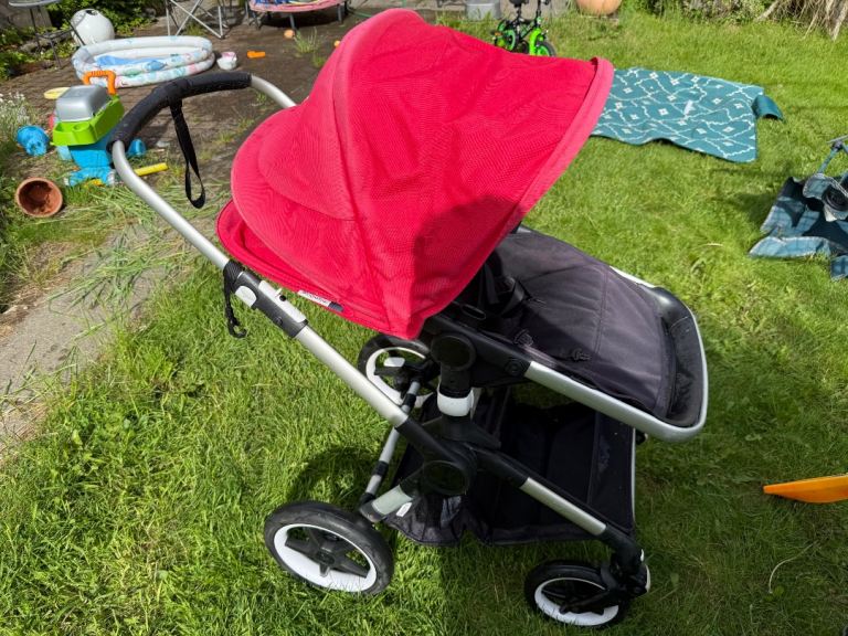 Bugaboo fox 2 Pushchair and Bassinet with Red Hood – Good Condition