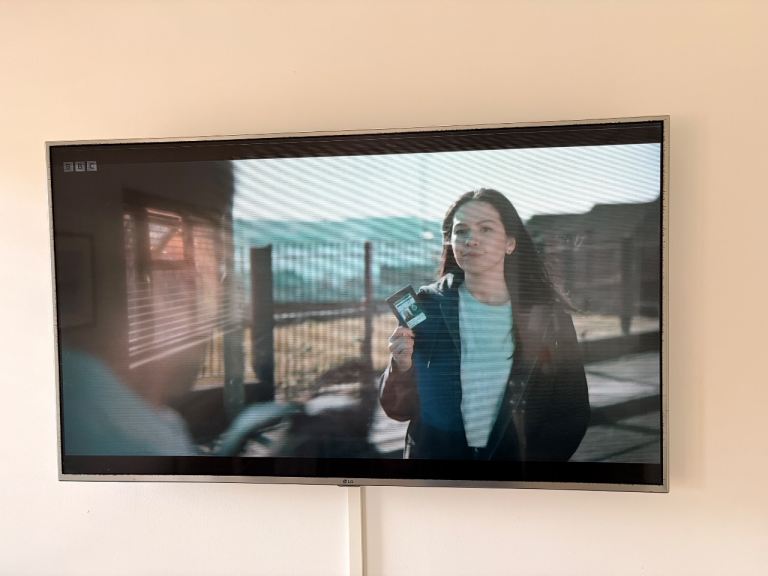 LG 50 Inch UHD 4K Smart TV - Silver - Working, Minor Faults (see description)