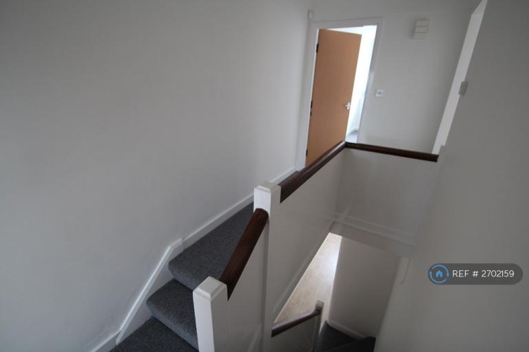 2 bedroom flat in Banks Road, West Kirby, Wirral, CH48 (2 bed) (#2702159)