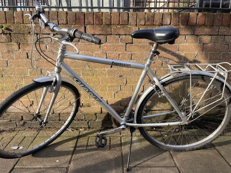Lovely Adult Hybrid Giant Aluminum bike 18 speed Large frame in good condition 