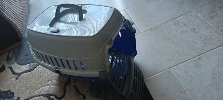 Cat carrier 