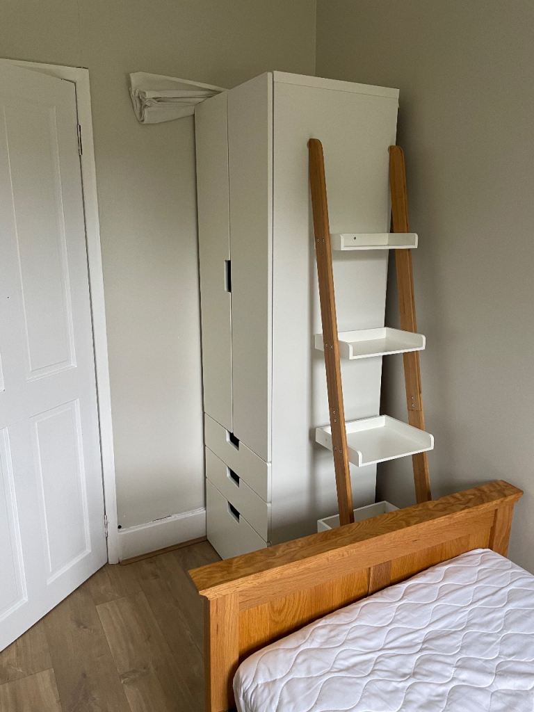 A bright single bed room GU4 8HQ