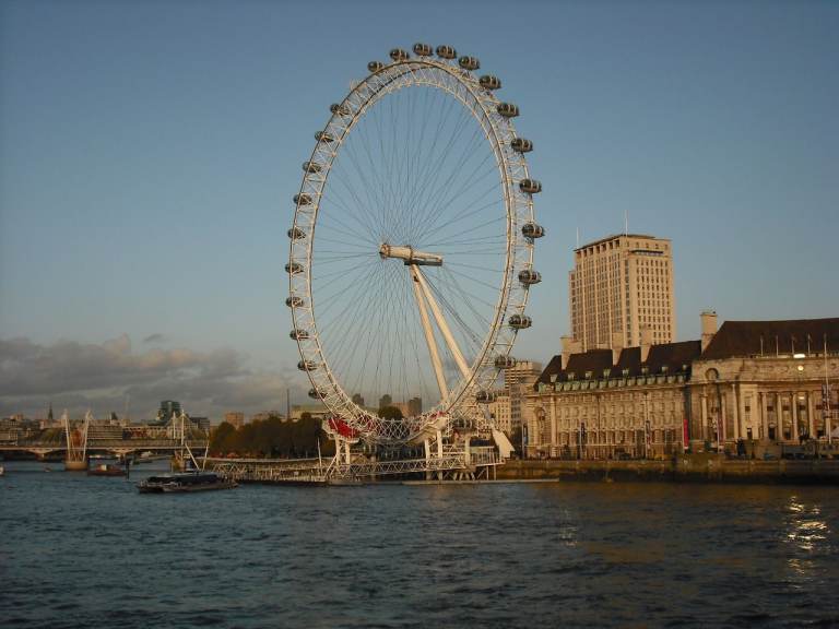 SYNTHESISIER / KEYBOARD TUTOR WANTED 