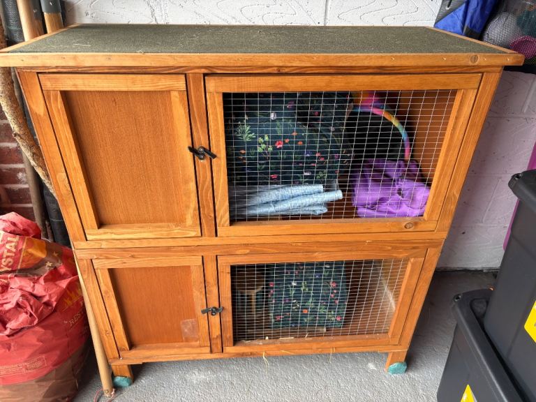 Hitch and outdoor cover: Small/ medium animal hutch: Guinea pig/ small rabbit/ animal hutch 