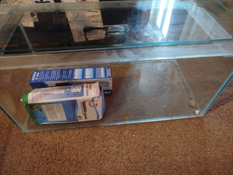 Fish tank with lid 