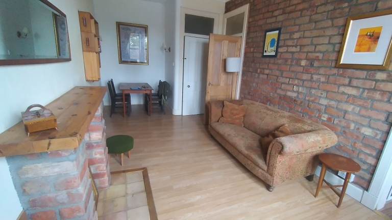 Flat to let