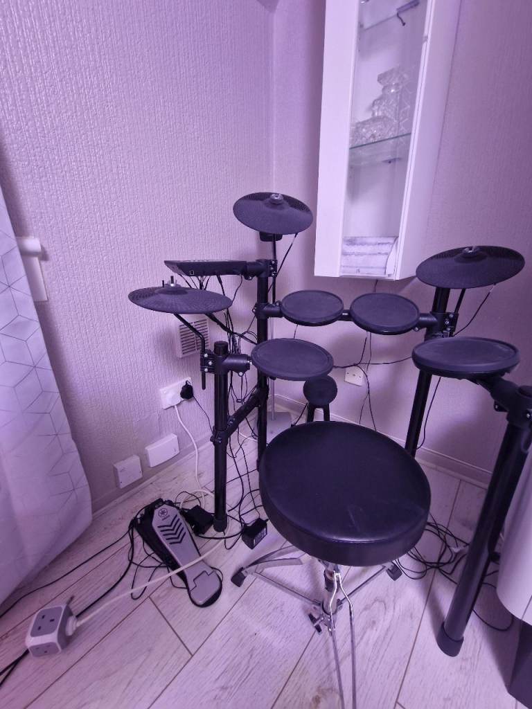 Orginal Yamaha Electronic Drum Kit with Stool