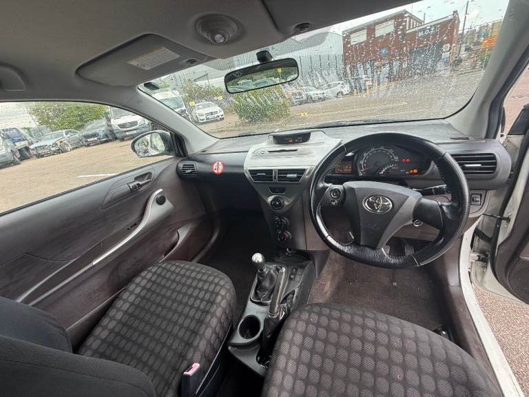 Toyota, IQ, Hatchback, 2009, Manual, 998 (cc), 3 doors