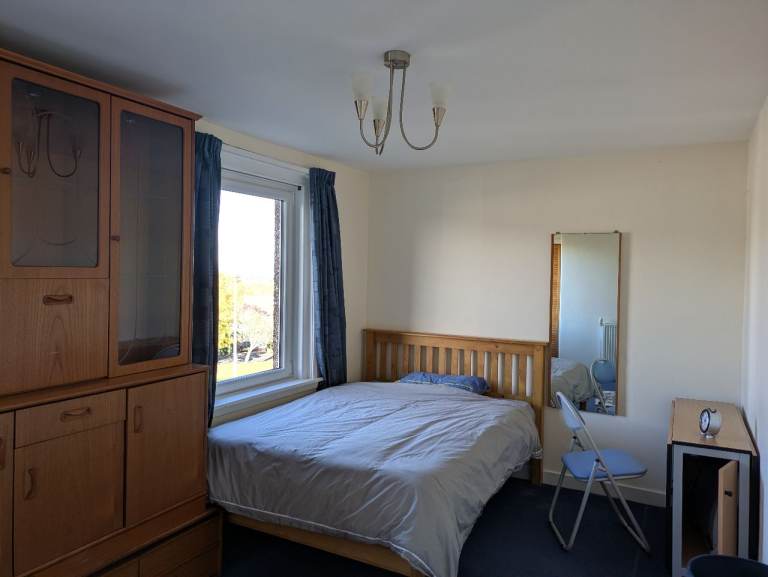 Large double bedroom in Clermiston
