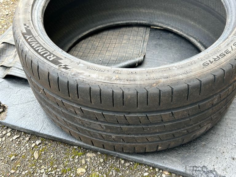 255/35/19 part worn 