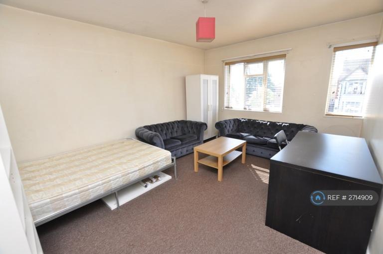 5 bedroom house in Finchley Lane, London, NW4 (5 bed) (#2714909)