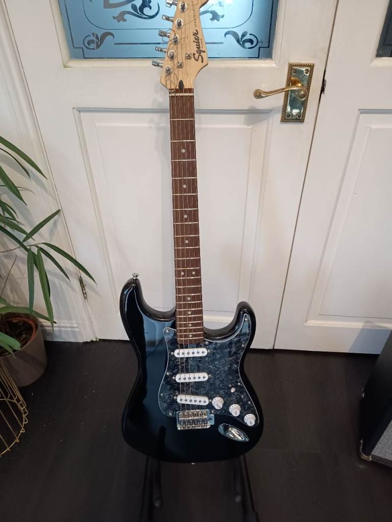 Squire fender stratocaster guitar 