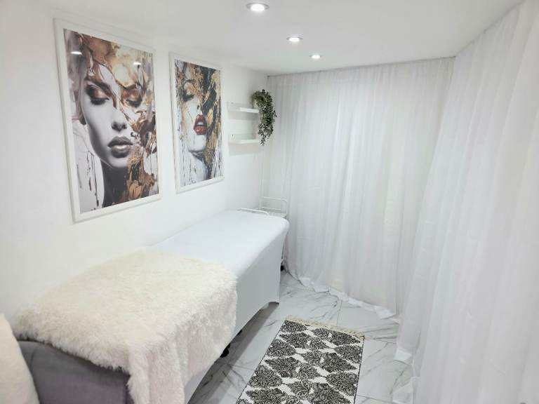 Beauty Room Available To Rent.