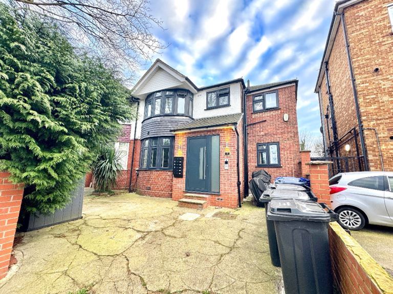 Luxury En-Suite Double Room – Twyford Abbey Road, NW10 7HG - Ref: 2238