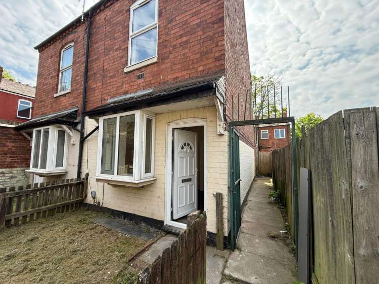 **EVA ROAD**TWO BEDROOM HOUSE TO RENT ** IDEAL FOR A SMALL FAMILY ** CALL NOW TO ARRANGE A VIEWING