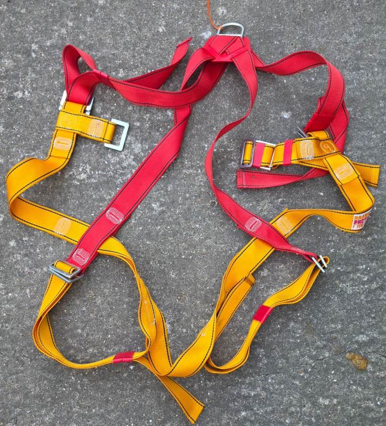 PROTECTA Safety Harness. READ DESCRIPTION PLEASE.