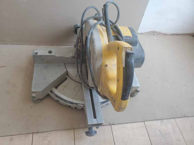 Power tool saw