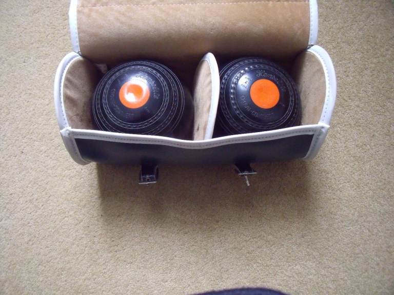  Henselite Crown Green Bowls 2 full bias 2.10 in original Bowls bag in good condition