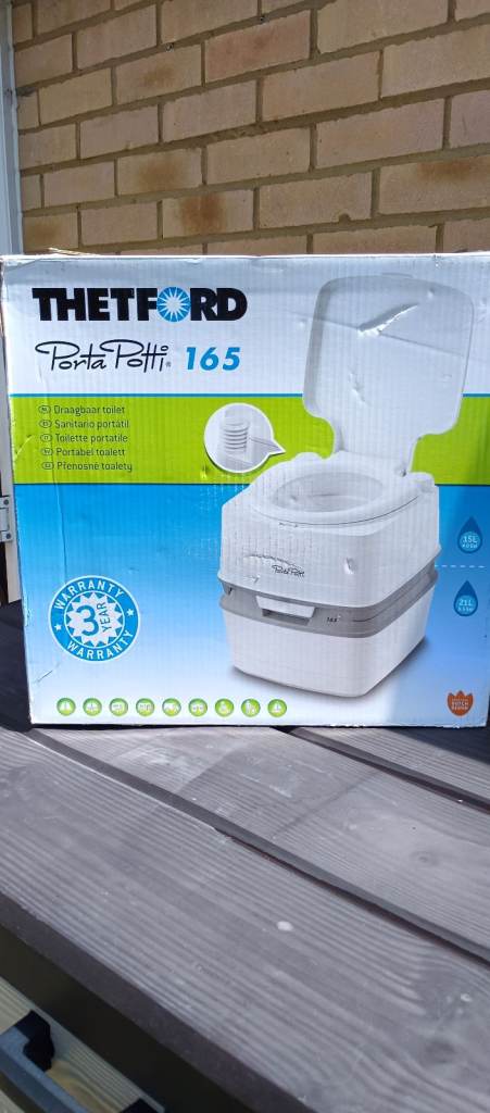 Thetford Porta Potti 165 Portable Toilet. 