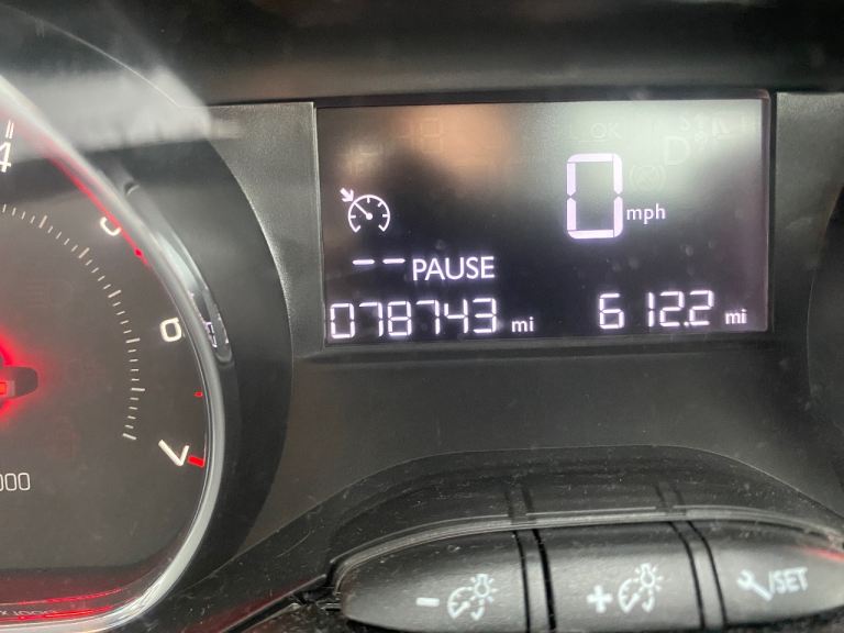 Peugeot, 208, Hatchback, 2014, Manual, 1199 (cc), 5 doors