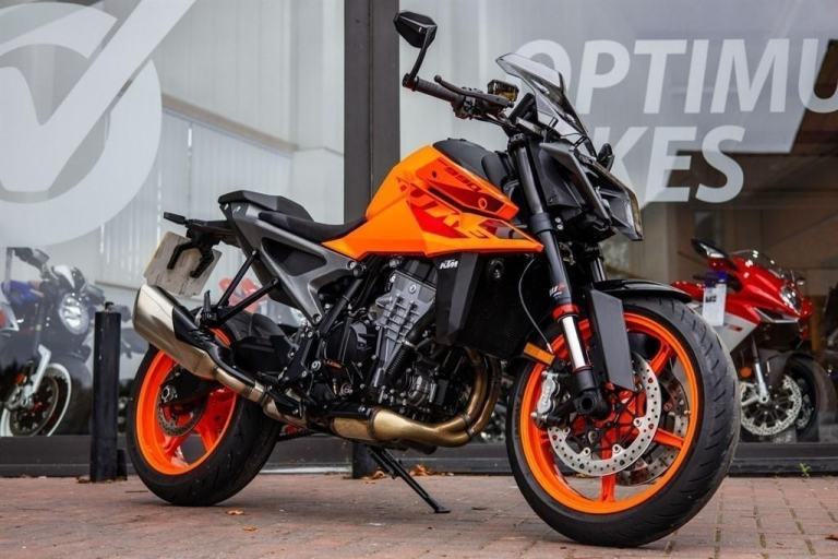 KTM Duke 990 ! TECH PACK ! LOW MILES ! STUNNING