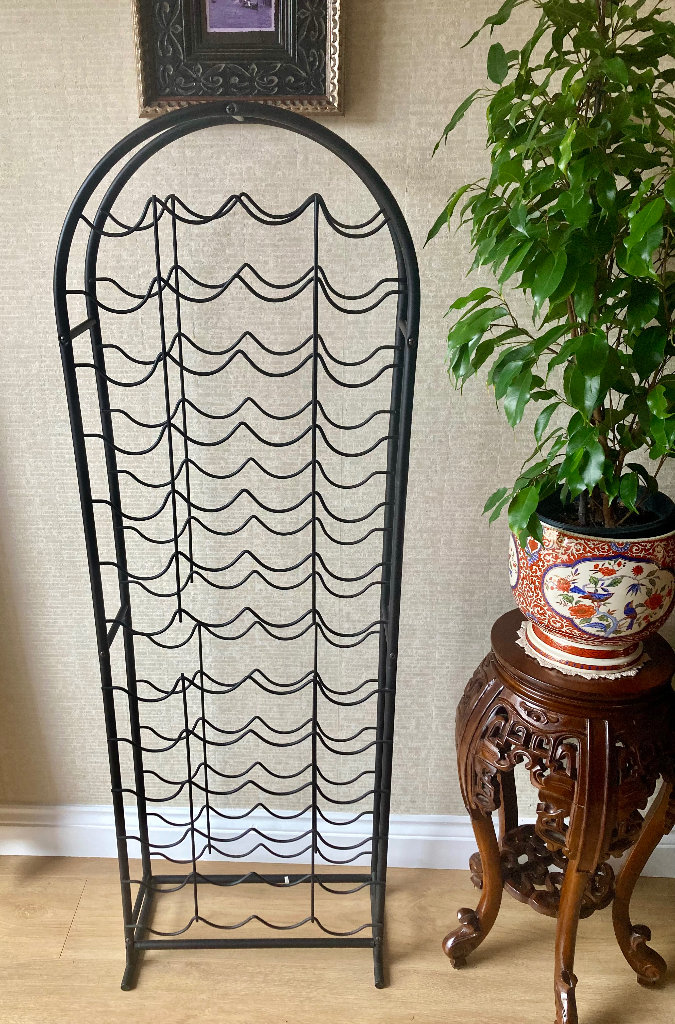 BLACK METAL FREE-STANDING WINE RACK/STORAGE