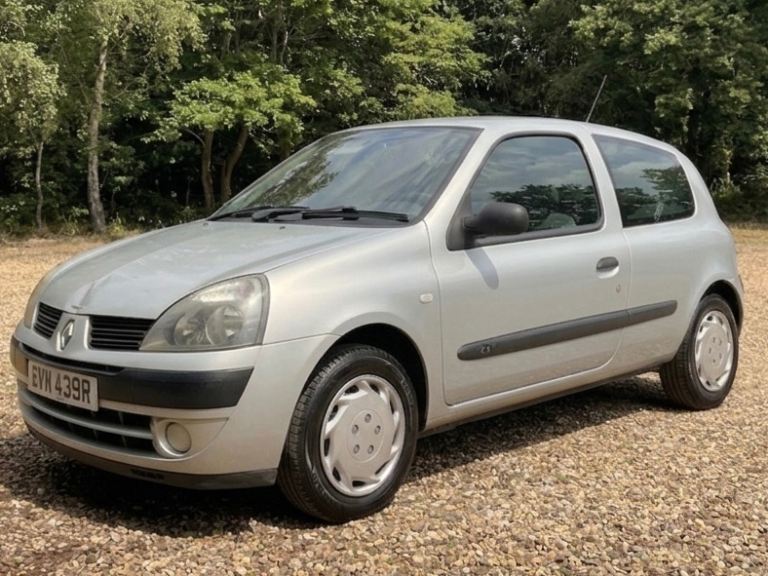 RENAULT CLIO 1.2L - ECONOMICAL, RELIABLE, CHEAP INSURANCE
