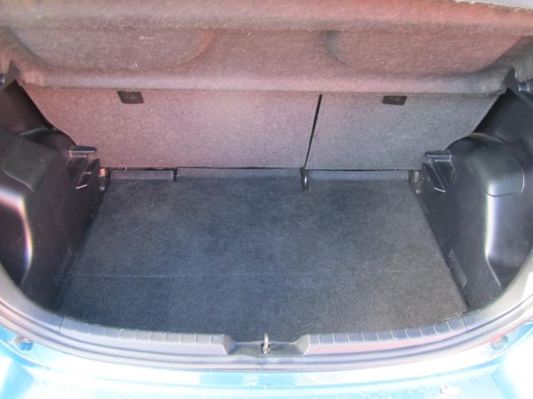 TOYOTA YARIS 1.3 Dual VVT-i TR 2012