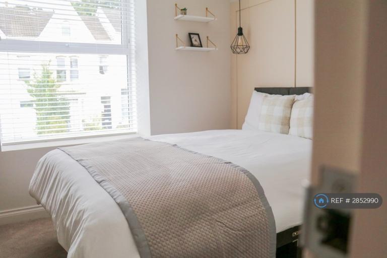 3 bedroom flat in Brunswick St, Swansea, SA1 (3 bed) (#2852990)