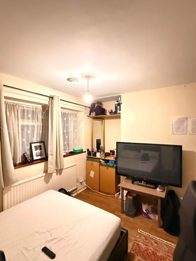 Lovely room included off bills in Shared house