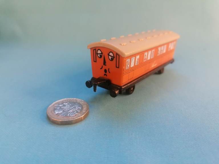 Vintage "Annie" Thomas the Tank Engine 1987 Ertl Plastic Passenger Coach Train. (missing one part).