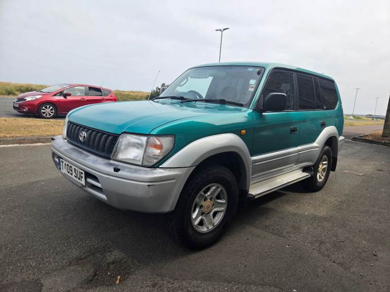 TOYOTA 4X4 LANDCRUSIER  7 SEATER SUPER LOOKING TRUCK 