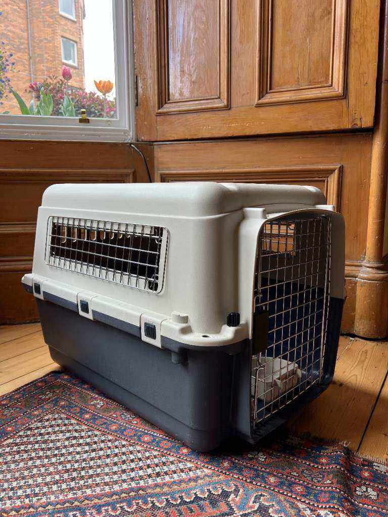 Barkshire Dog Carrier Travel Kennel Crate Medium 51 x 68cm plane car