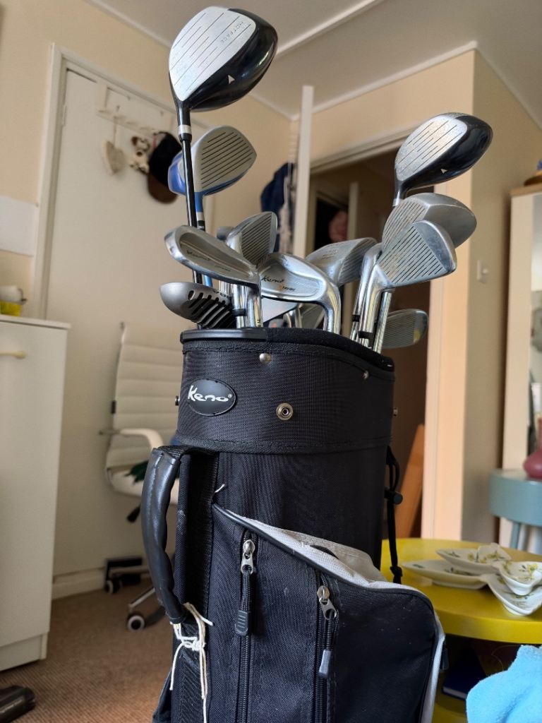 Mixed Set of 18 golf clubs in Keno bag