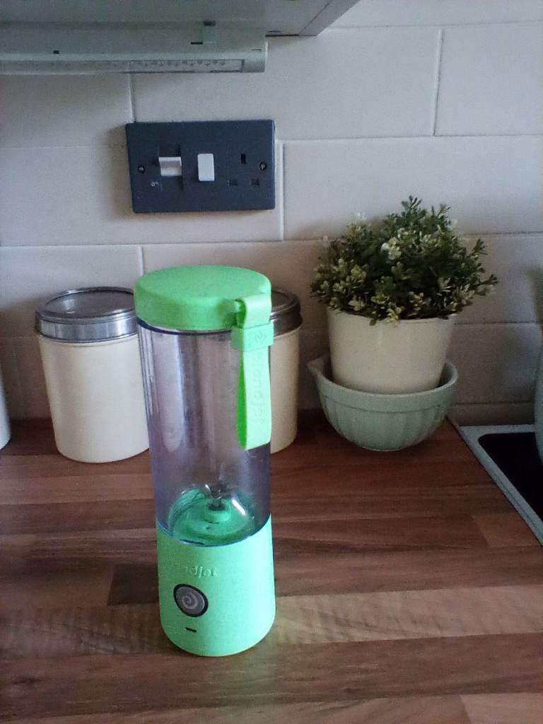  Blendjet  portable smoothie maker. With box etc.