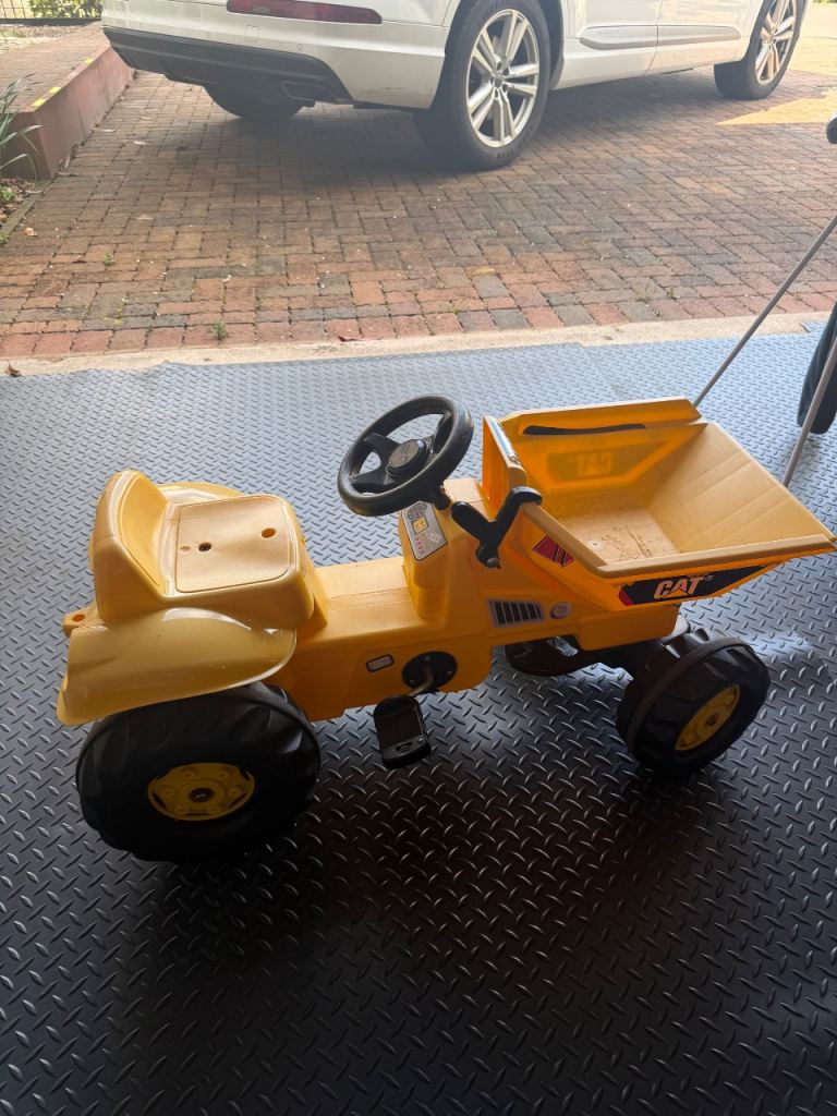 CAT Ride-On Dumper Truck for Kids – Excellent Condition – £15