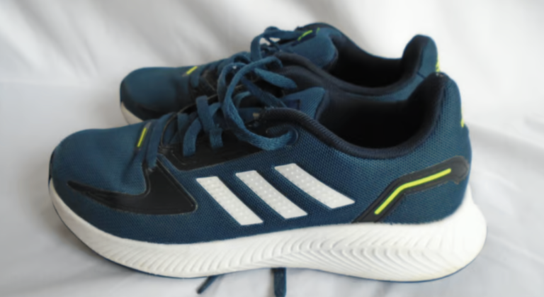 Womens Adidas Falcon 2.0 Running Shoes Navy Blue / White Size UK 4. Great condition 