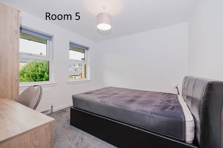 DOUBLE ROOM for FLATSHARE in recently refurbished, 6 bedroom mid-terrace house